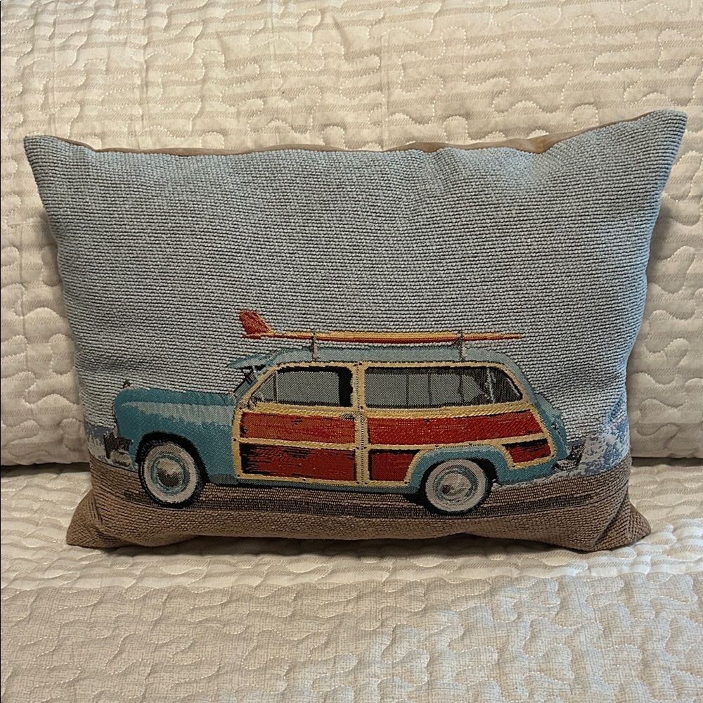 Woody decorative pillow